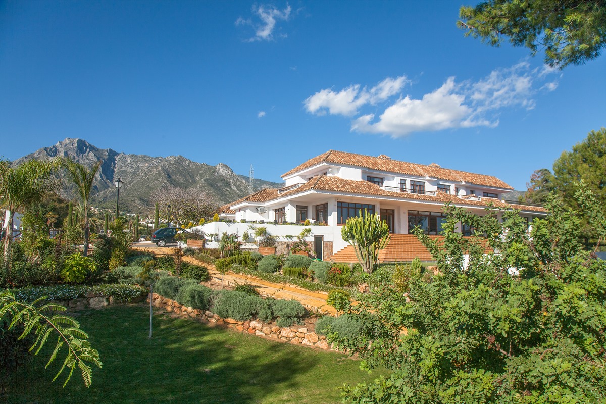 Marbella International University Centre